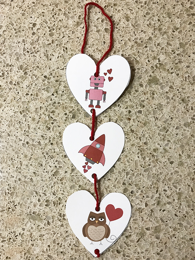 Here is a quick and easy Valentine craft that you can do with kids!