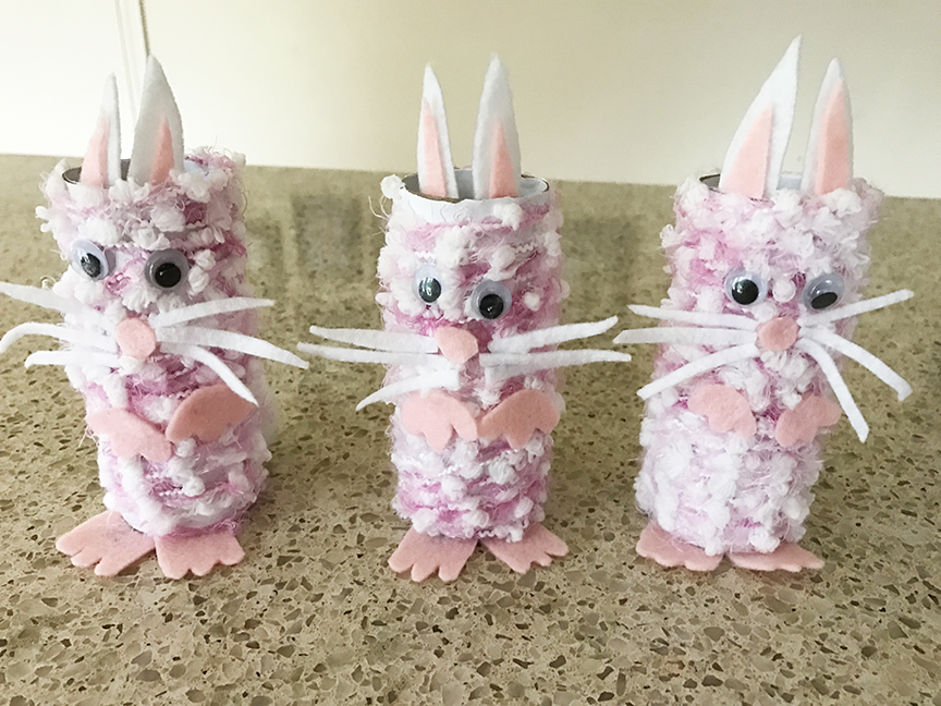 This little bunny craft is super easy to make!