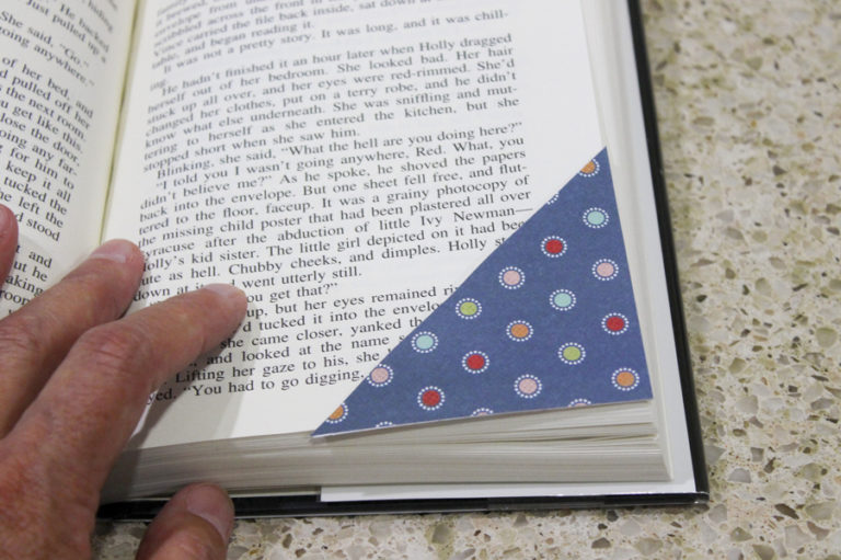 Make An Easy Corner Bookmark - Grandma Ideas