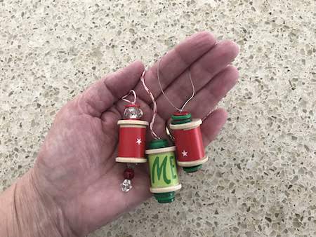 Here is a super easy Christmas ornament that you can make with kids.